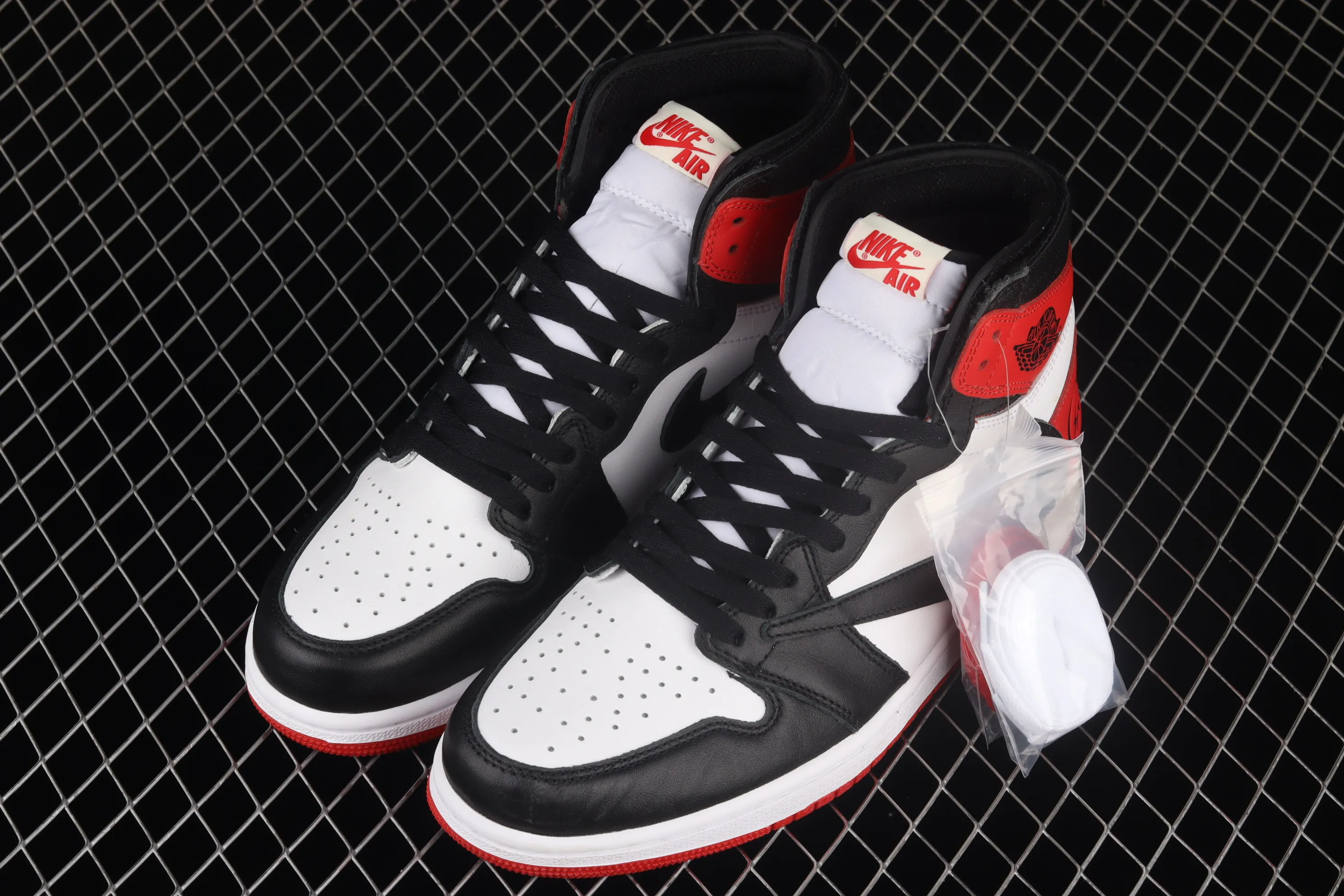 All categories Air Jordan Jordan series basketball shoes Air Jordan 1 High Travis Scott x Air Jordan 1 High OG AJ1 Joe 1 Lightning Overhook DH3227-600